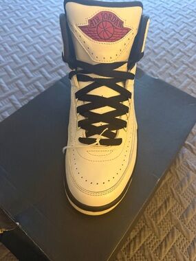 Jordan Air Jordan 2 Retro (GS) in White, Black and Red